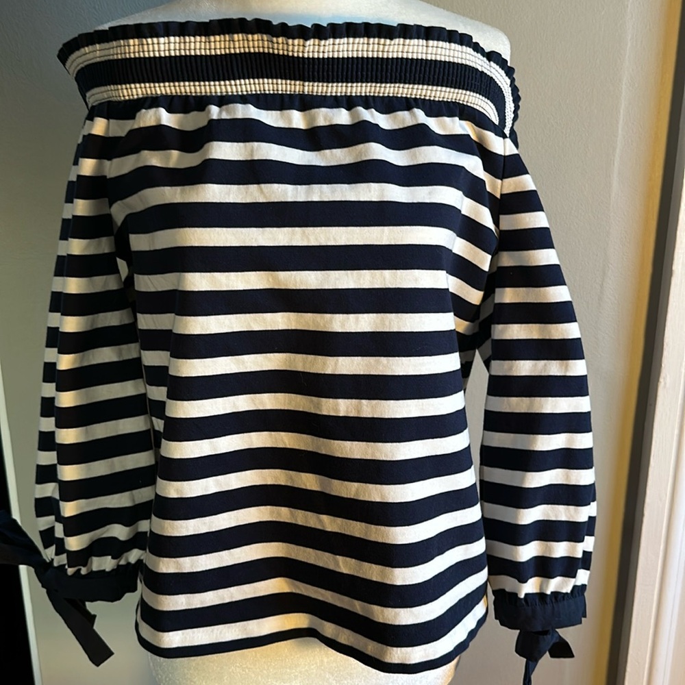 Off the shoulder cotton shirt with ties on sleeves.